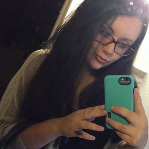 Meet your Posher, Chloe